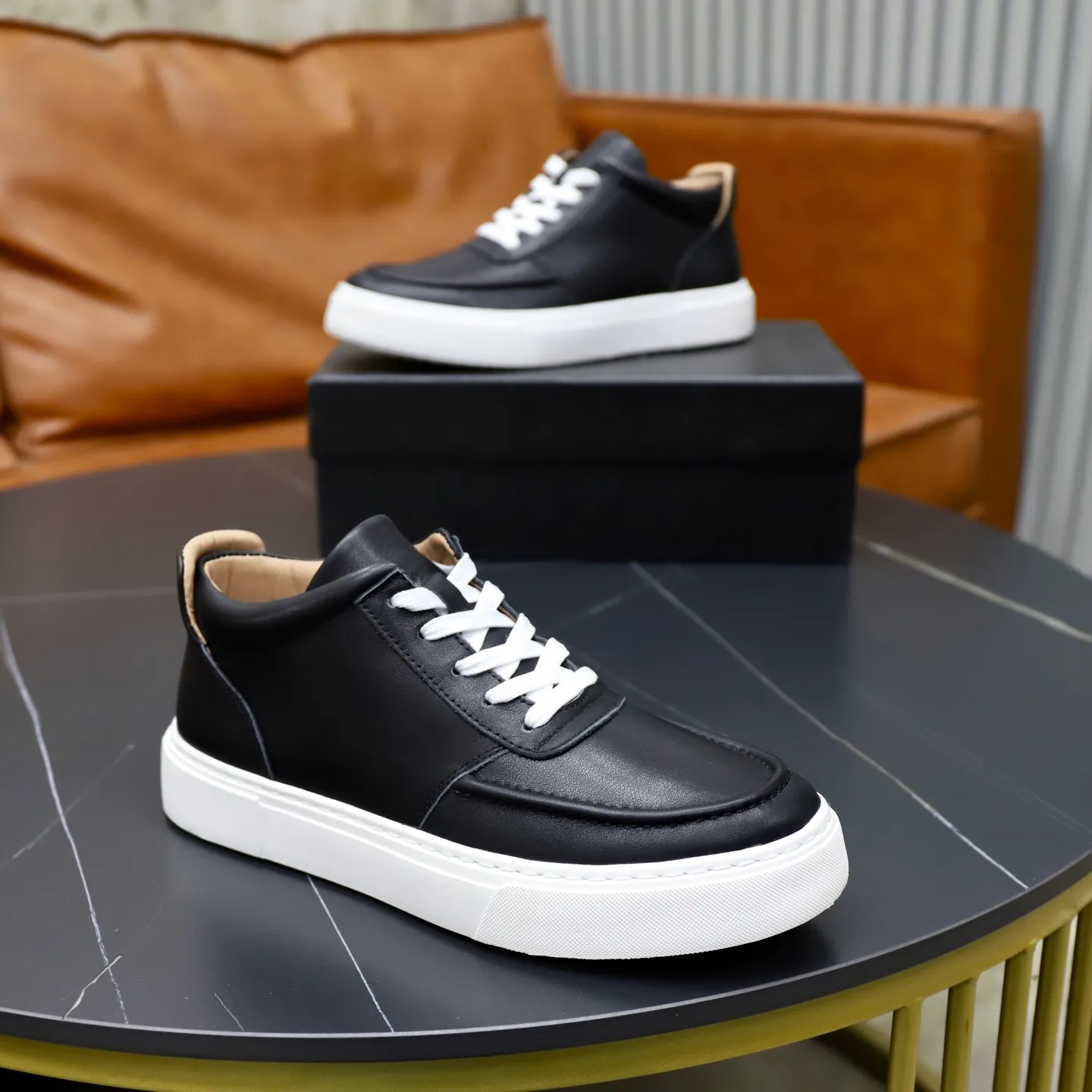 Ex-factory price: 460💰🙅‍♂️🙅‍♂️🙅‍♂️ Brand: PRADA Standard code: 38–44 (45 can be customized) Grade: Same as the official website Material: Original cowhide fabric Comfortable pigskin lining Lightweight wear-resistant outsole Style category: Men's fashionable casual shoes and boots Running sneakers Distinguished luxury brand elements Top luxury Color: actual picture color